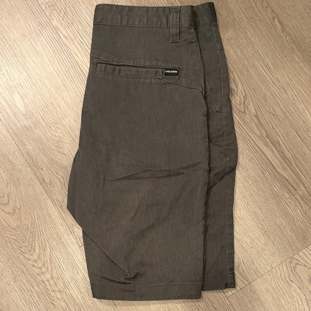 Volcom skate shorts - Picture 2 of 3